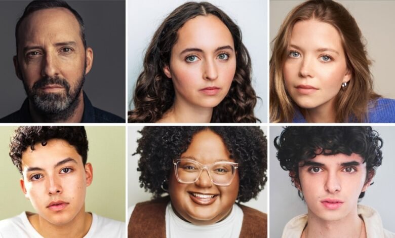 Piloto de comedia de Megan Gang Hulu es Tony Hale en 11 elenco