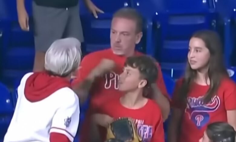 Los padres virales que estrazan la pelota están pidiendo a los fanáticos que no atacen por favor Karen