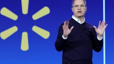 Walmart CEO quiere que “todos lleguen al otro lado” y el gigante minorista se mantendrá plano por ahora, incluso cuando AI cambia cada trabajo