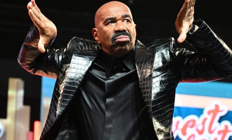 Steve Harvey pasó de dormir en su automóvil con $ 50 por semana al estado multimillonario. Dice que ganar dinero es difícil, pero mantenerlo es aún más difícil