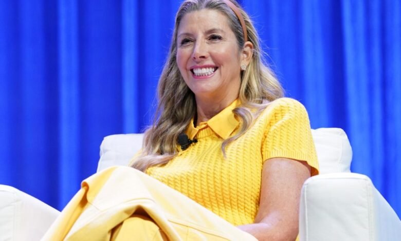 El multimillonario Sara Blakely dijo que lanzó a Spanx con solo 5,000 dólares por vender máquinas de fax.