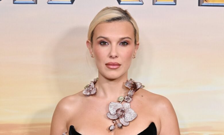 El estudiante de Millie Bobby Brown College lo autorizó solo este es el primer vistazo
