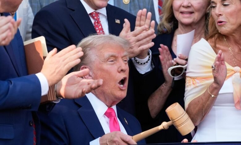 CBO dijo que la supresión de entrada de Trump está empujando a la población estadounidense más rápido de lo esperado.