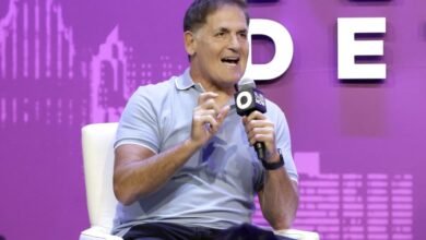 Mark Cuban dijo que su mejor inversión para siempre sigue viviendo como estudiantes después de la escuela, incluida la mentira en el piso y conduciendo $ 200.