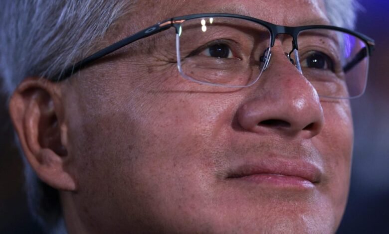 A Jensen Huang no le importa el miedo a Sam Altman: cree que OpenAi es la primera compañía que “vale millones de dólares”.