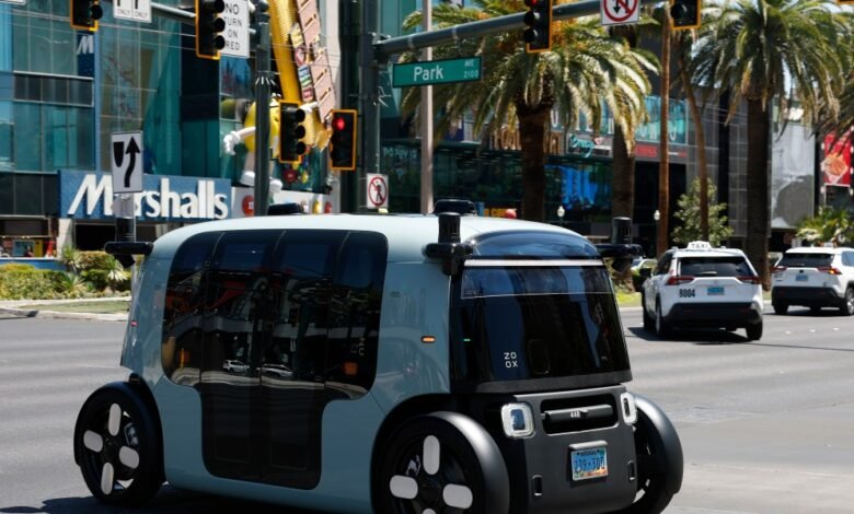 Zoox, propiedad de Amazon, lanza un servicio público gratuito y limitado en Las Vegas Zoox, propiedad de Amazon, lanza un servicio público gratuito y limitado en Las Vegas