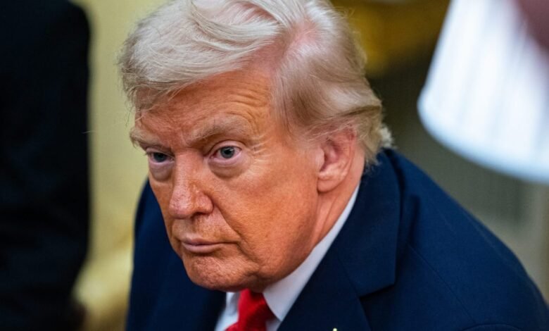 Trump planeó una gran cantidad de medicamentos importados en riesgo y mayor escasez. Trump planeó una gran cantidad de medicamentos importados en riesgo y mayor escasez.