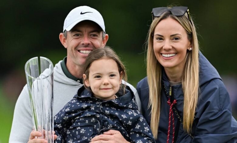 La esposa de Rory Mcillroo, Erica Stall, celebra el Abierto de Irlanda con la hija