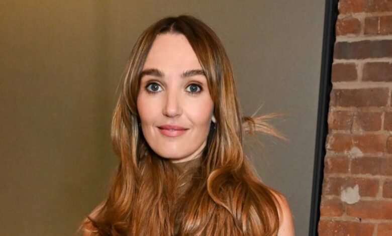 Cloe Fineman ‘Beautiful Bun’ Saturday Night Live Change