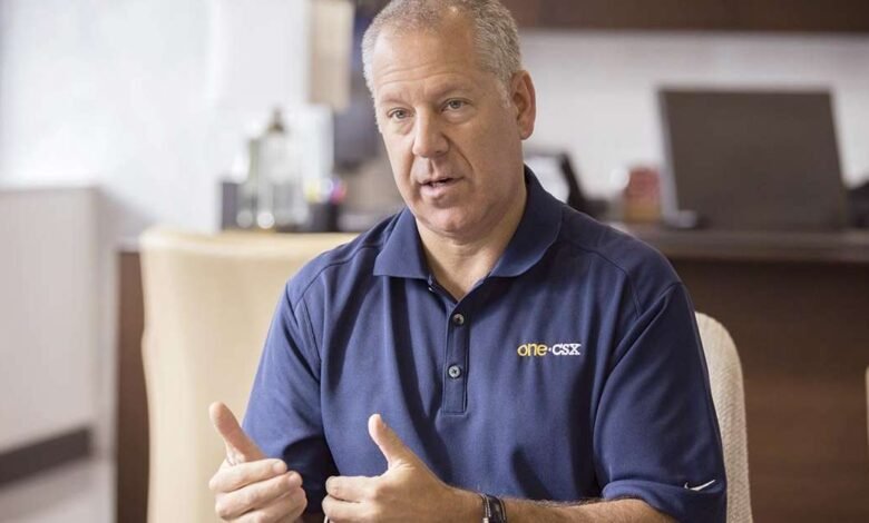 El CEO de CSX, Joe Hinrichs, se va abruptamente