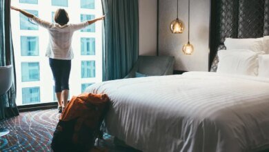 Atromojamiento del hotel con comidas, servicios de restaurantes para invitados a cable, más de ₹ 7500 desencadena un 18% de GST, dice WB AAR