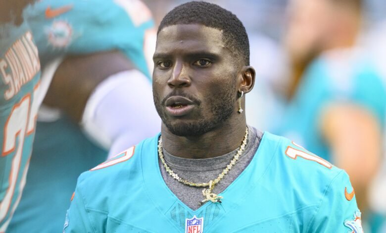 Tyalet Hill de Dolphins hospitalizado con lesiones en la rodilla después de ser derrotada en comparación con aviones a reacción