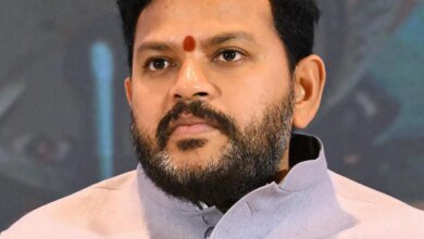 El Ministro de Aviación Civil Ram Mohan Naidu Inaurties Udan Yatri Cafe en el aeropuerto de Vijayawada