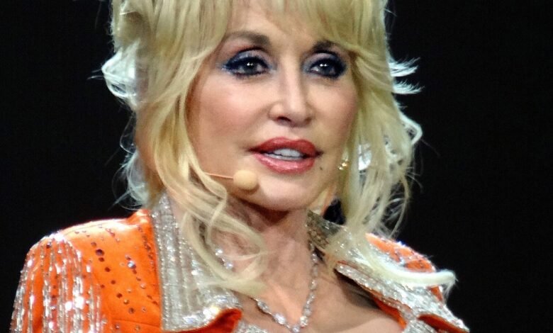 Dolly Parton anuncia problemas de salud, posponiendo Las Vegas.