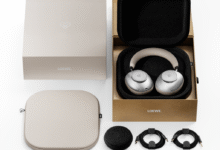 Leewe entró en una voz personal con los auriculares Leo, diseñado hacia adelante.