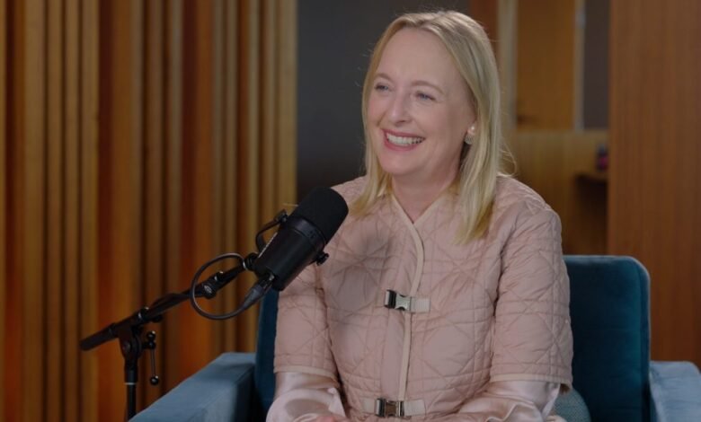 Julie Sweet Ceoter de Accenture guía para una estructura difícil con sus 770,000 empleados, todo sin tener que enviar notas.