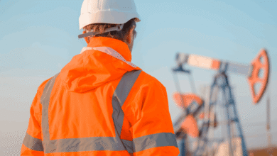 Los empleados de petróleo y gas se encogen