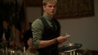 La estrella de ‘Ransom Canyon’ Garret vistiendo corbatas temporada 2
