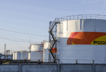 Rosneft 1H ganancia más de la mitad