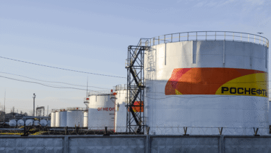 Rosneft 1H ganancia más de la mitad