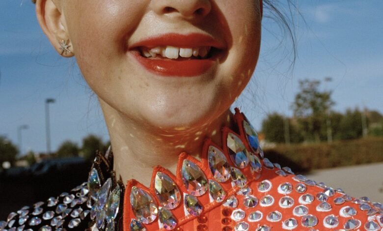 Photobook de Sophie Green Dreams. Explore el Clayscode de la identidad nacional británica. Photobook de Sophie Green Dreams. Explore el Clayscode de la identidad nacional británica.