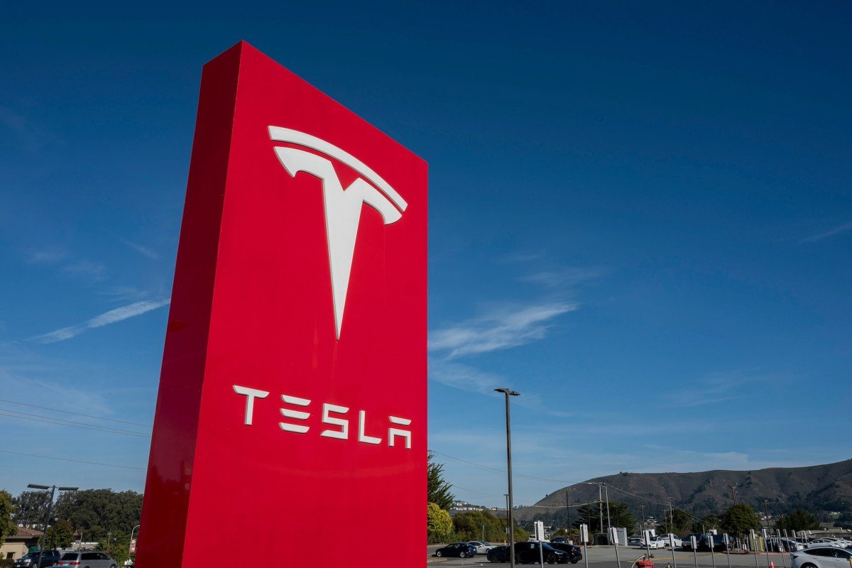 Tesla-sign-Getty.jpg