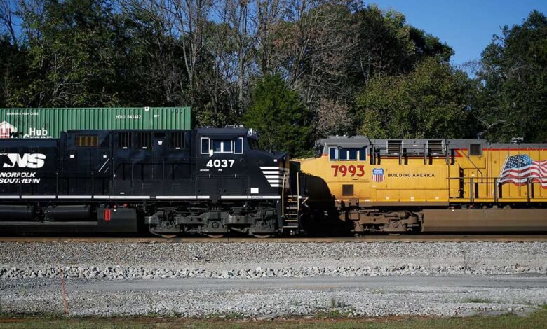 Trump, CEO de Union Pacific, discuta la adquisición de Norfolk Southern Trump, CEO de Union Pacific, discuta la adquisición de Norfolk Southern