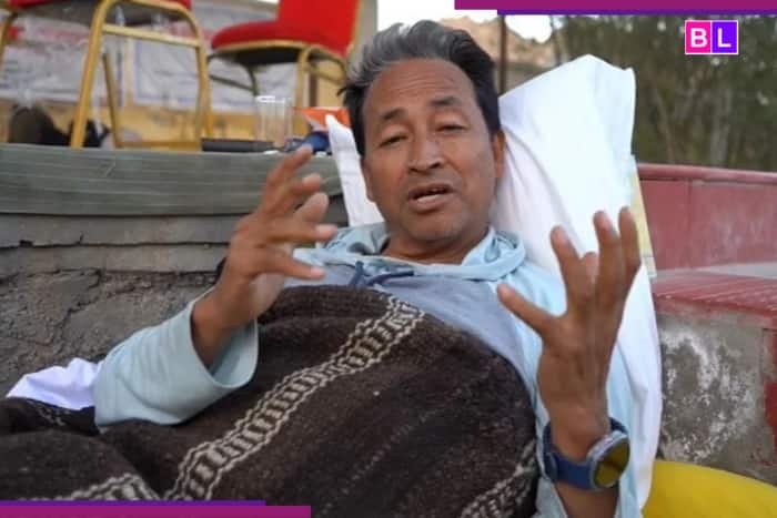 El oído de Amitabh Bachchan, miles de millones de miles de millones de miles de millones de miles de millones de miles de millones de miles de millones de miles de millones de miles de millones de miles de millones?