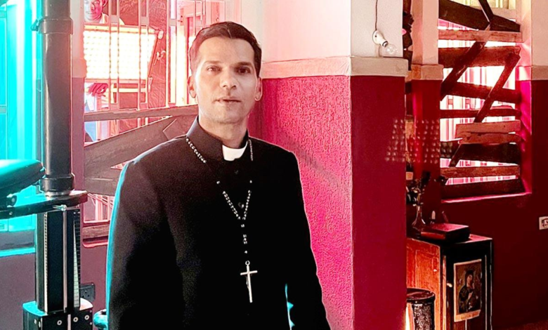 Nil bhupalam para interpretar el papel de un sacerdote en Zarax: ‘Muchos tenían que rezar’