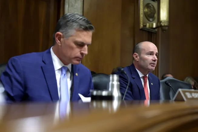 Panel del Senado Aproba FERC Nominees Swett, Lacerte en votación de línea de partidos