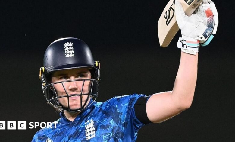 Nat Sciver-Brunt anotó 122 cuando derrotó a India en la Copa Mundial comenzó