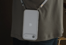 Apple revela un nuevo accesorio para iPhone de ‘pieza de moda’, pero la gente teme que los haga un ‘objetivo fácil’ para los ladrones de la calle