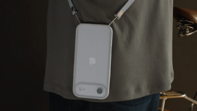 Apple revela un nuevo accesorio para iPhone de ‘pieza de moda’, pero la gente teme que los haga un ‘objetivo fácil’ para los ladrones de la calle