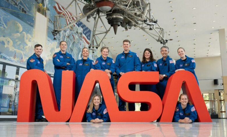La nueva clase de astronautas de la NASA incluye a los veteranos de SpaceX Anna Menon y Yuri Kubo