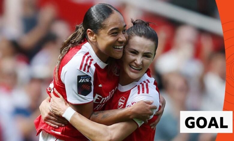 Smith anota los goles de Screamer en el debut del Arsenal Smith anota los goles de Screamer en el debut del Arsenal