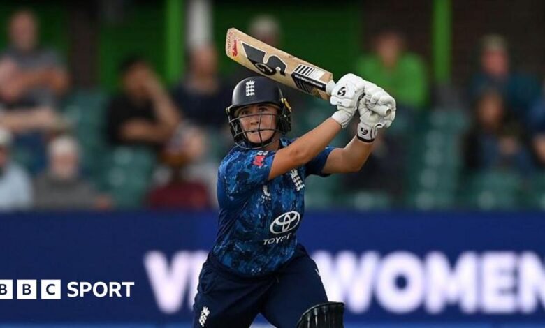 Copa Mundial Femenina 2025: Alice Capsey y Sarah Glenn lideraron la victoria australiana en el partido de botas