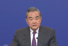 SCO Summit aprobó el establecimiento de bancos de desarrollo: FM China Wang Yi