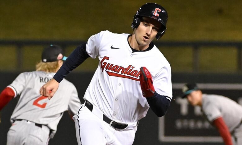 Debut de Chase Delauter: Guardians Outfielder para convertirse en sexto jugador en debutar en los playoffs de MLB vs. Tigers