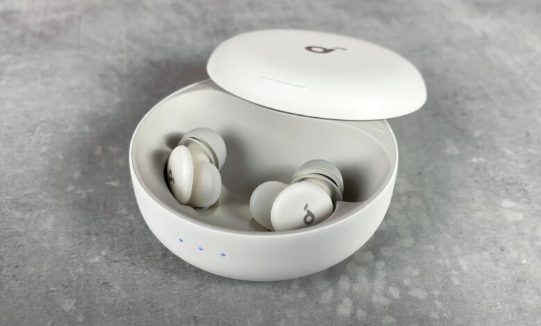 He estado probando los nuevos auriculares SoundCore Sleep; aquí está por qué su función de ruido blanco es un sueño
