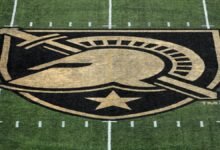 El ejército seguro Larry Pickett Jr. rescata al hombre que quemaba el auto dos días después del primer juego universitario
