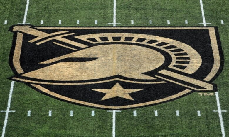 El ejército seguro Larry Pickett Jr. rescata al hombre que quemaba el auto dos días después del primer juego universitario
