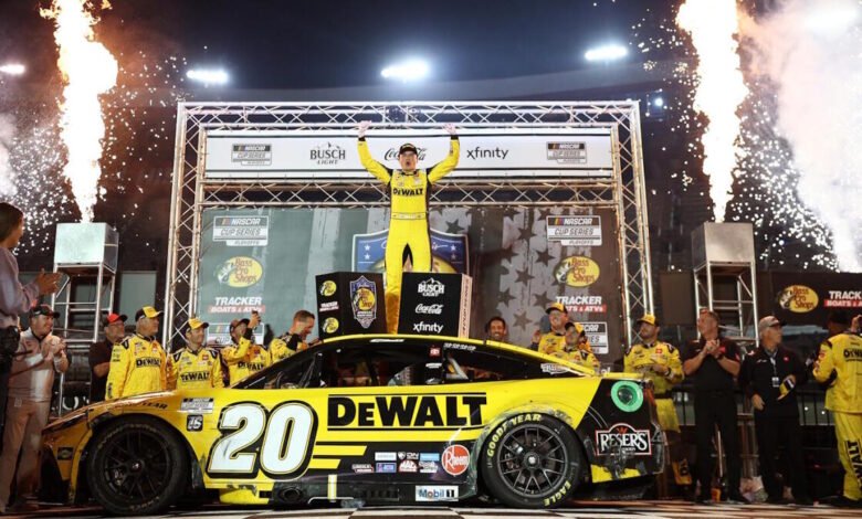 2025 Los resultados de la carrera nocturna de Bristol: Christopher Bell sobrevivió al partido final y corrió para ganar la película de terror