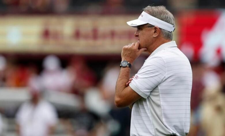 La carrera de Gus Malzahn manifestada por Gus Malzahn en Florida, donde el primer año de OC estaba derrotando nuevamente a Alabama. La carrera de Gus Malzahn manifestada por Gus Malzahn en Florida, donde el primer año de OC estaba derrotando nuevamente a Alabama.