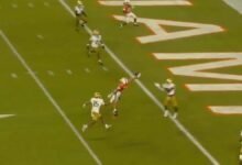 Vista: CJ Daniels de Miami hace una mano loca para convertir la posible intercepción Carson Beck en un puntaje
