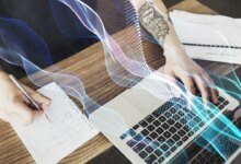Los empleados están trayendo sus propias herramientas de IA para trabajar y las empresas están luchando para ponerse al día