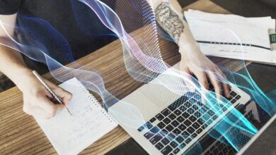 Los empleados están trayendo sus propias herramientas de IA para trabajar y las empresas están luchando para ponerse al día