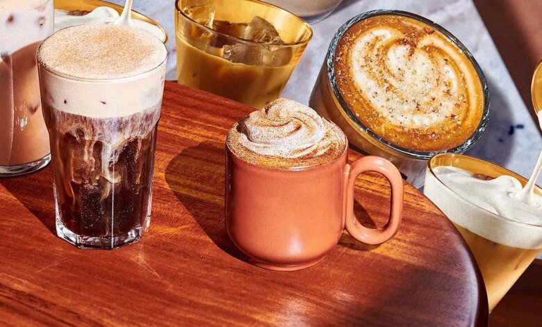 Nadie está más feliz, es temporada de café con leche de especias de calabaza que Starbucks Nadie está más feliz, es temporada de café con leche de especias de calabaza que Starbucks