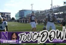 Caleb Komolafe se apresuró a la zona final para el touchdown del noroeste vs UCLA