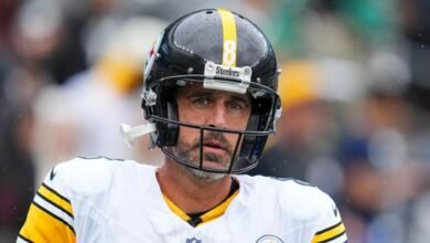 Aaron Rodgers protege el ataque del liniero, el papel de una culpa después de que Steelers permite cuatro capturas en la Semana 1.