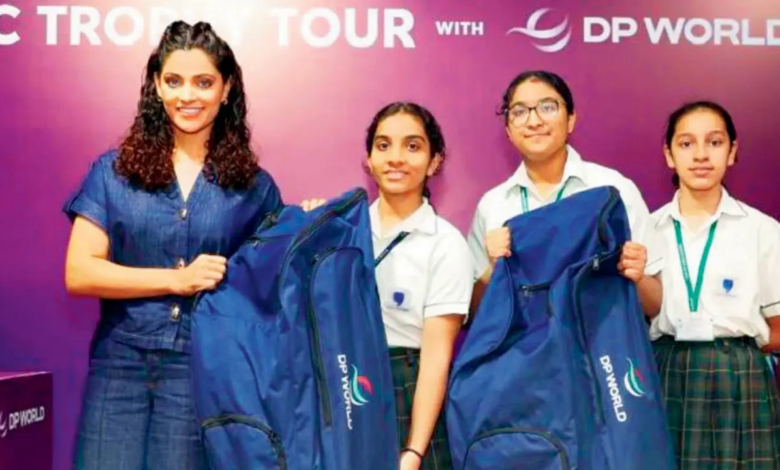 Saiyami Kher distribuye camisetas a las escuelas para apoyar al equipo indio de mujeres